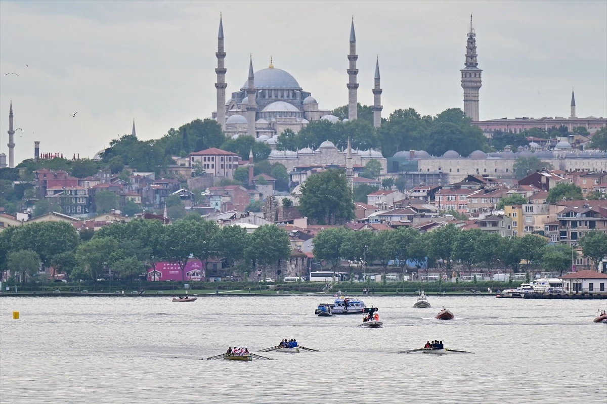İstanbul’da Uluslararası Haliç Kürek Yarışları Başladı