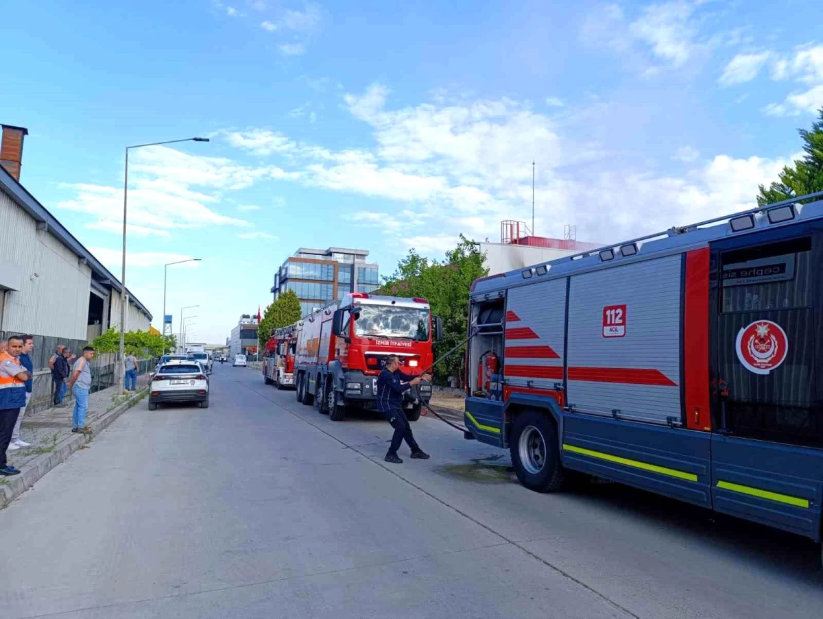 İzmir’de tekstil fabrikasında yangın çıktı