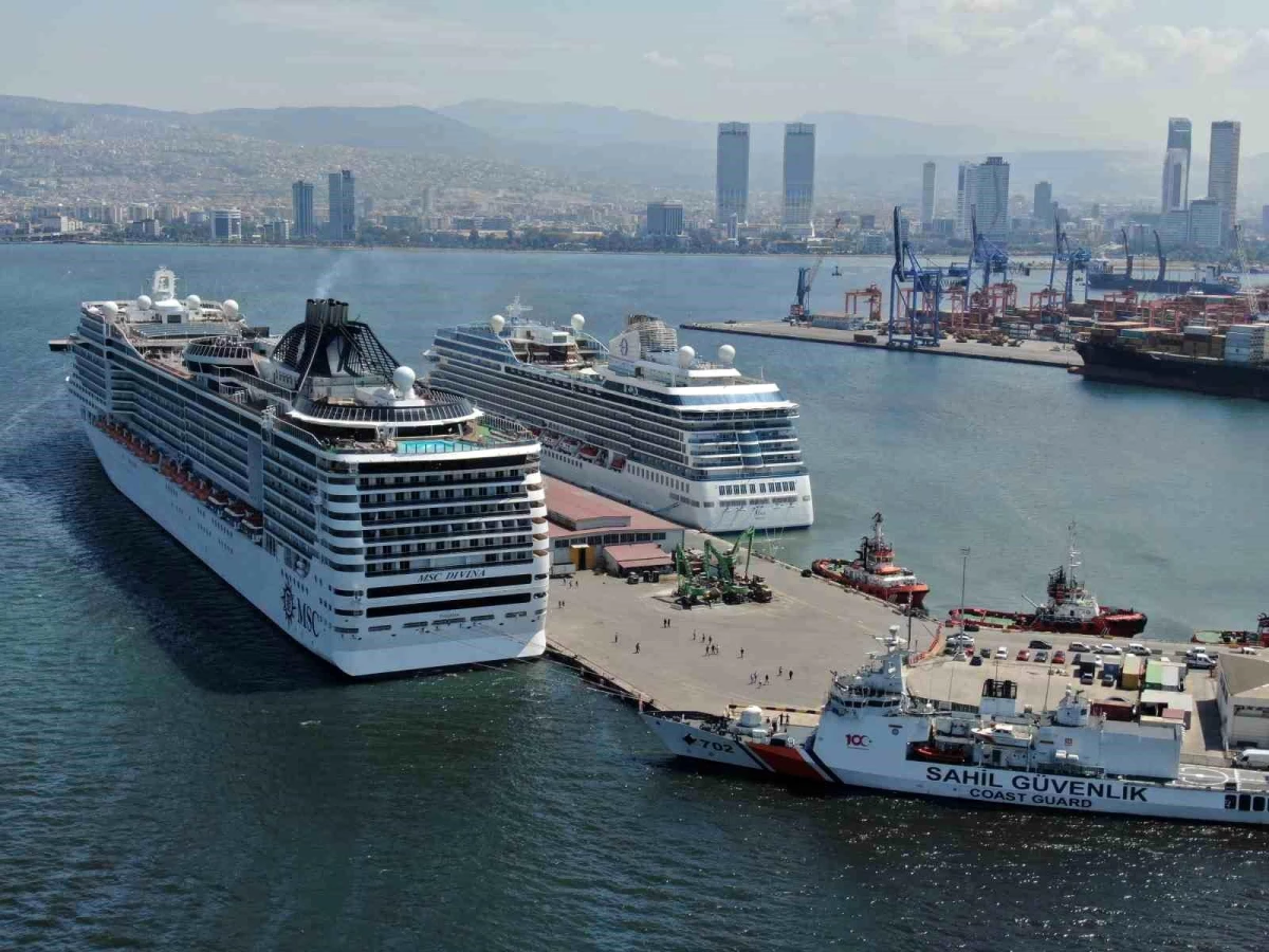 İzmir Alsancak Limanı 2 Kruvaziyer Gemisine Ev Sahipliği Yaptı