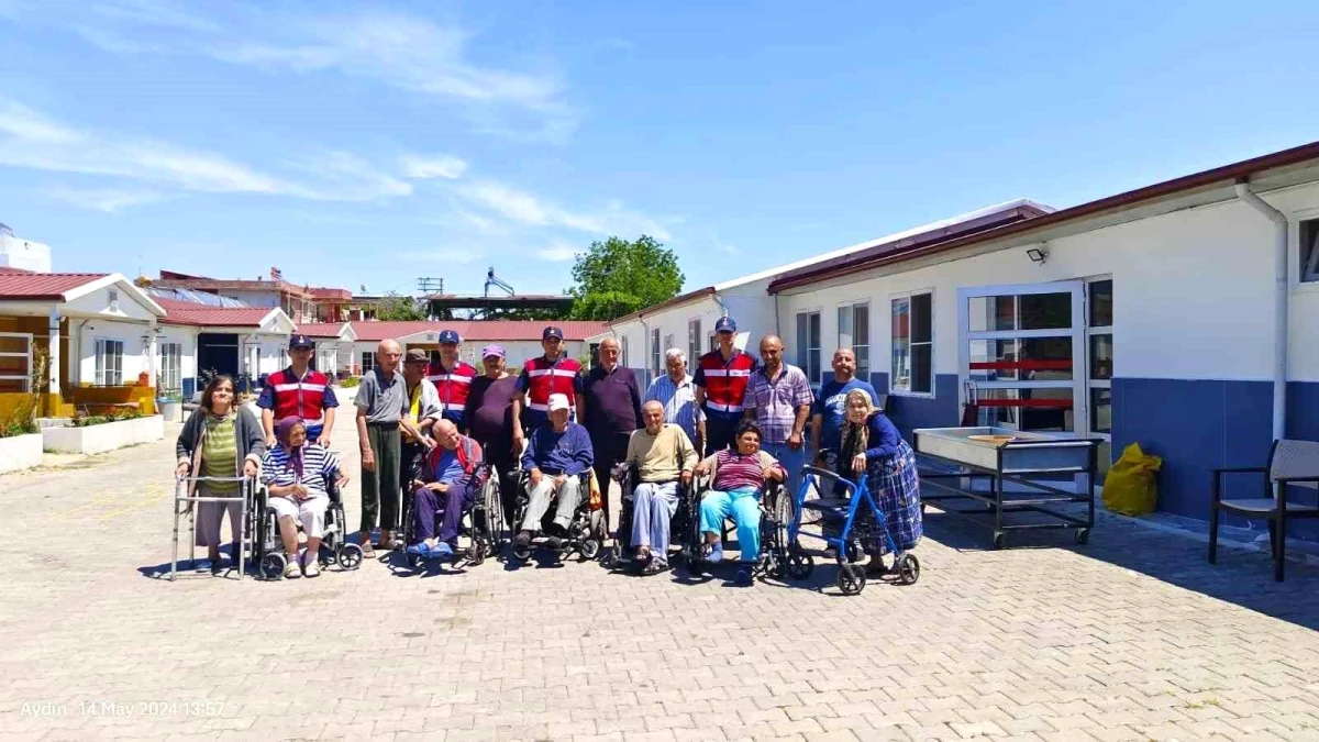 Aydın'da Jandarma Engelliler Haftası'nda Bakım Merkezini Ziyaret Etti