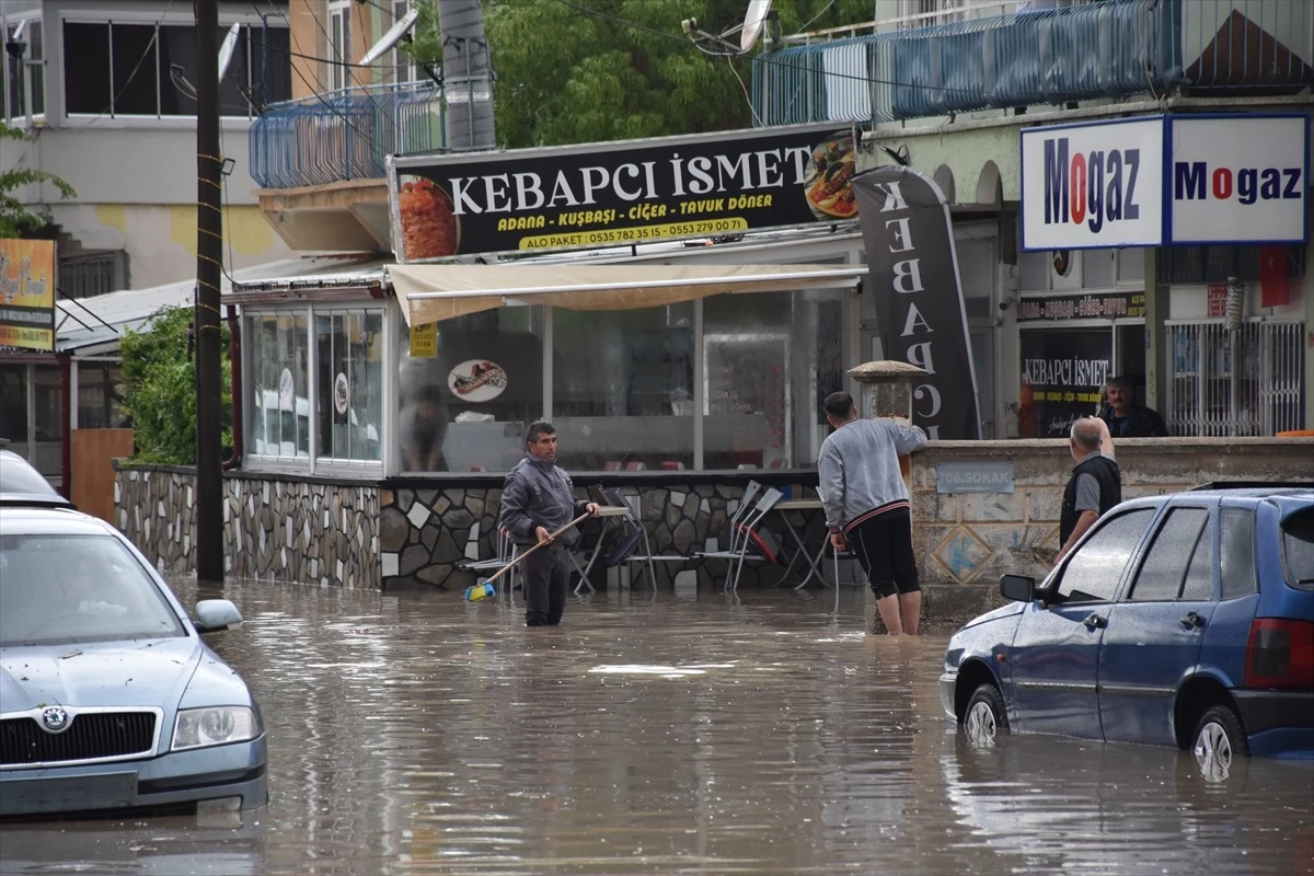 Karaman’da Kuvvetli Yağış Nedeniyle Yollar Sular Altında Kaldı
