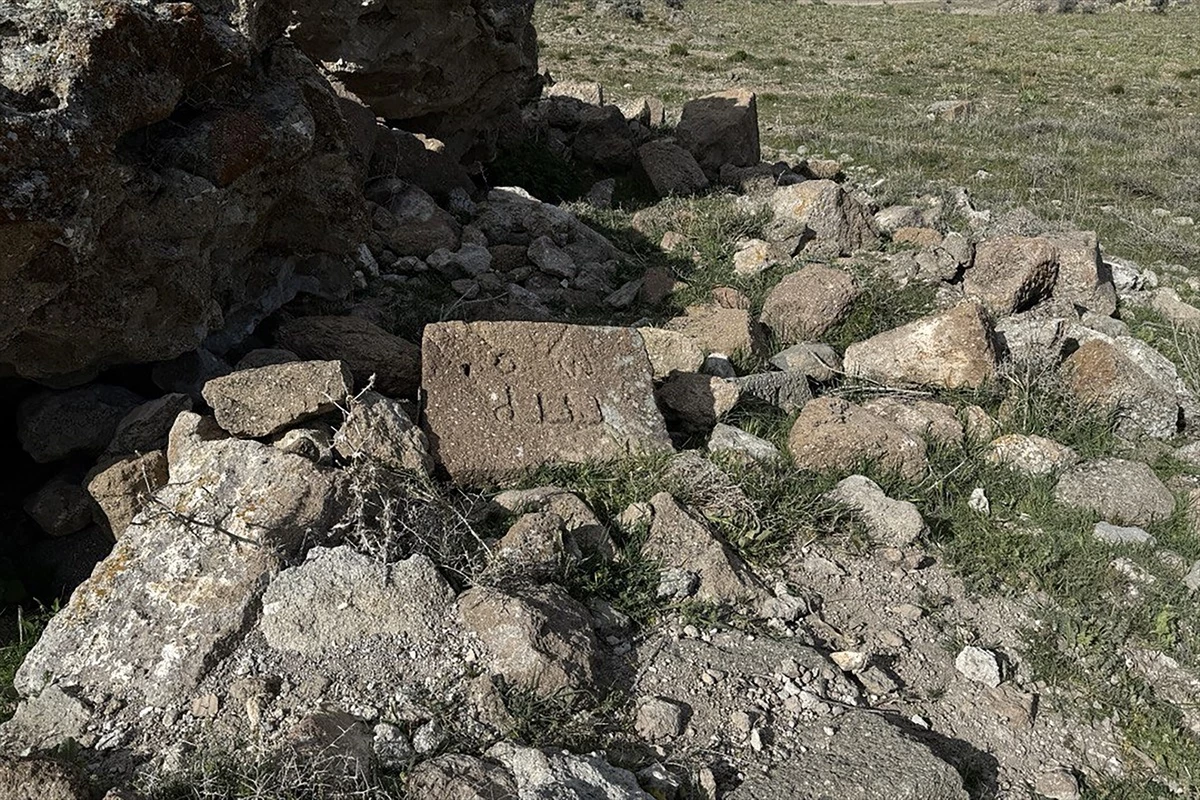 Karaman’da Binbir Kilise Bölgesinde ‘Allah’ Yazılı Taşlar Bulundu