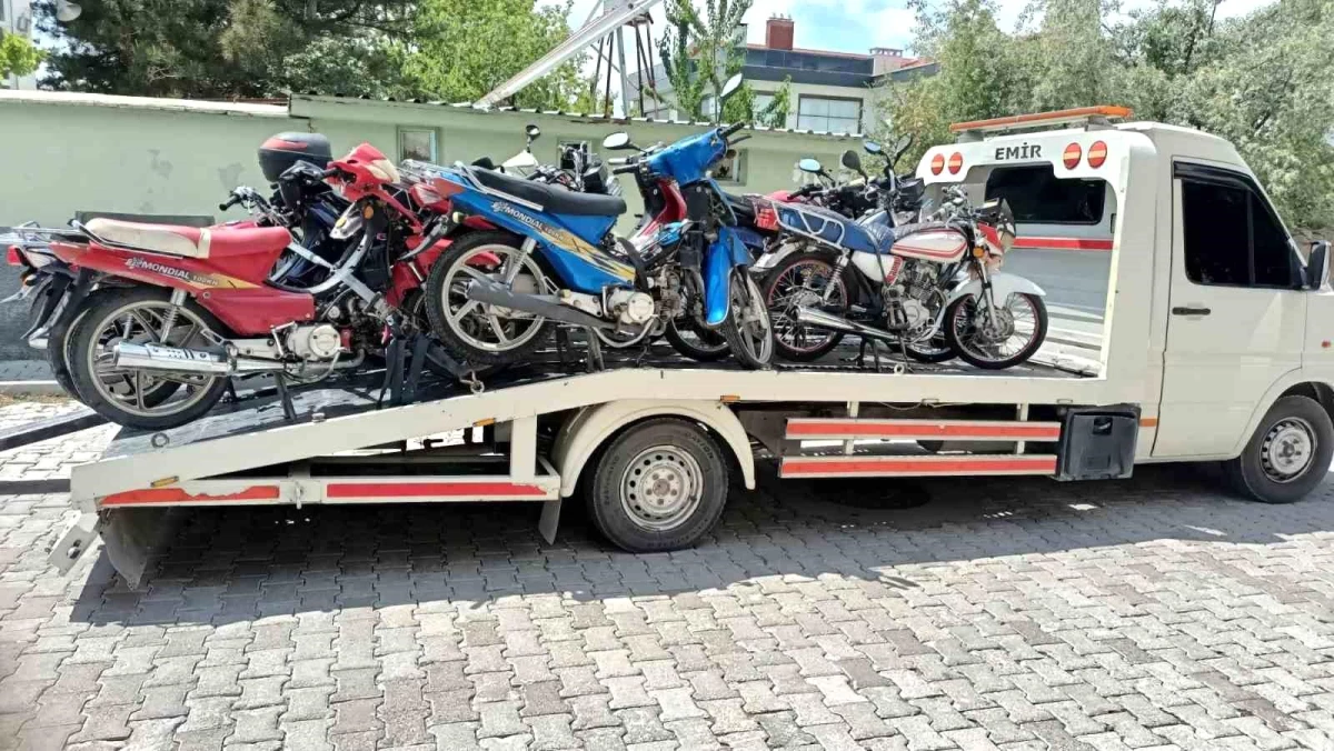 Konya’da motosiklet denetimleri sonucunda 12 araç otoparka çekildi