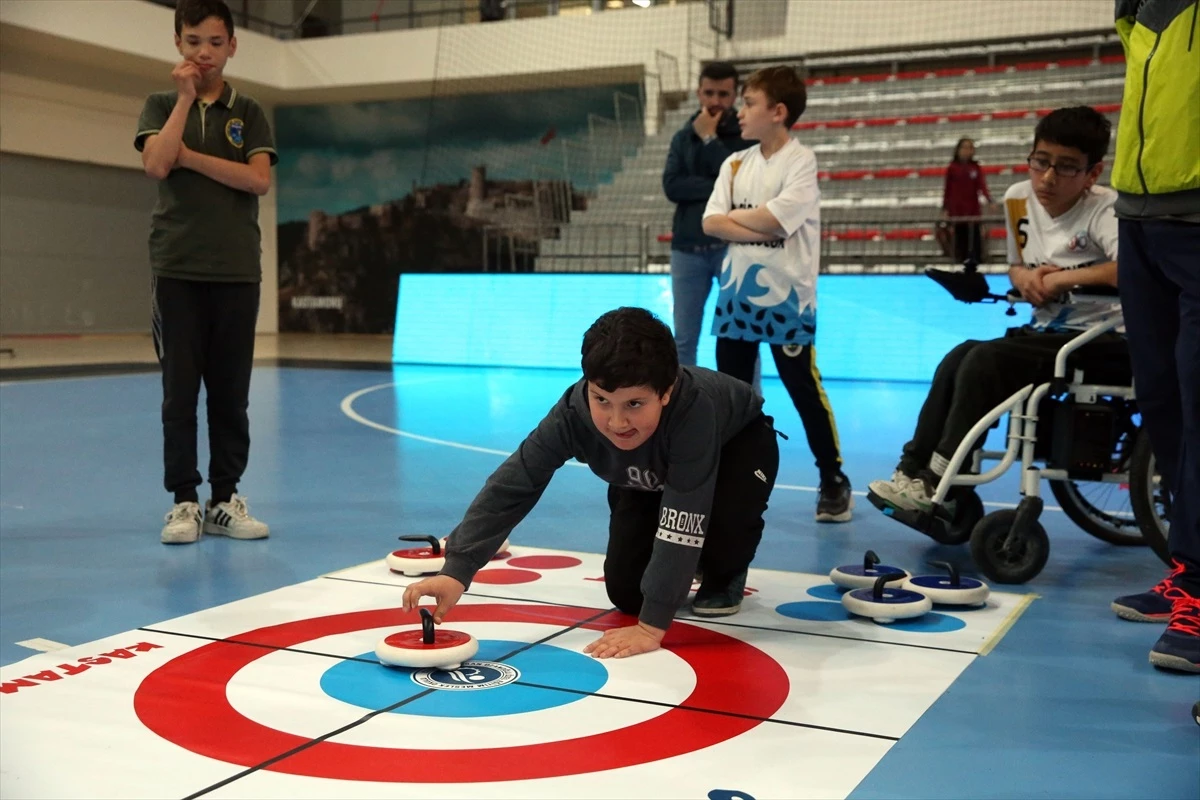 Kastamonu’da Özel Öğrencilerin Mücadele Ettiği Floor Curling Turnuvası Başladı