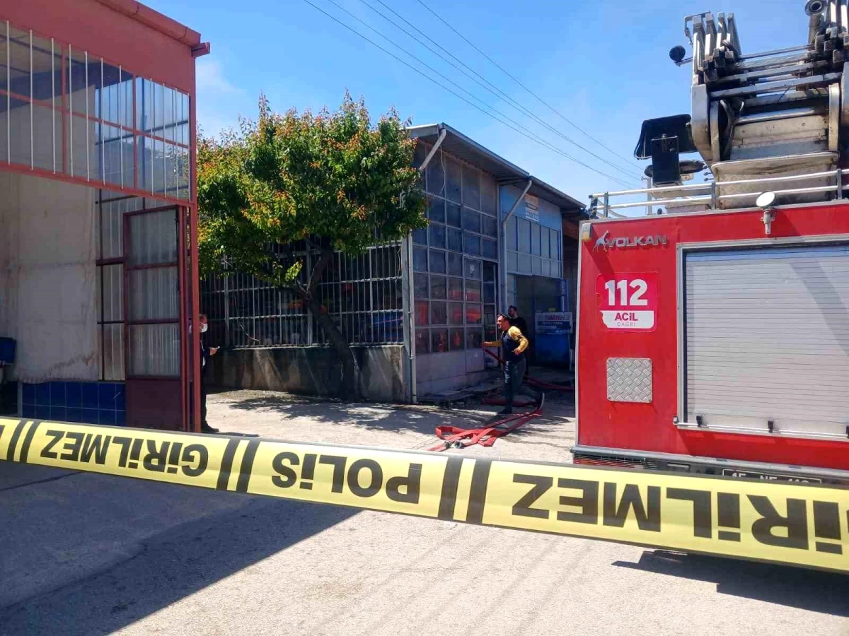Burdur’da Sanayi Sitesinde Yangın: Oto Yedek Parça Deposunda Maddi Hasar Meydana Geldi