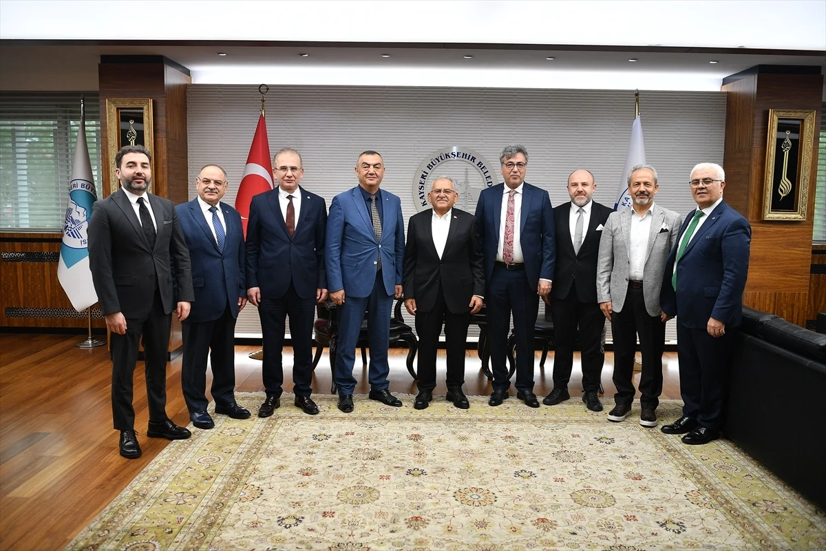 Kayseri Büyükşehir Belediye Başkanı Memduh Büyükkılıç, KAYSO Başkanı ve Yönetimini Kabul Etti