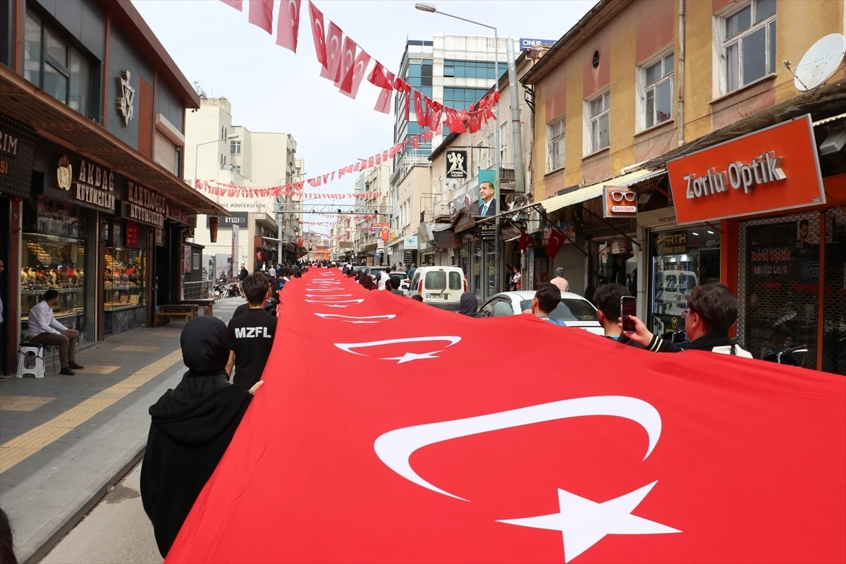 Kilis'te Gençlik Haftası etkinlikleri kapsamında yürüyüş düzenlendi