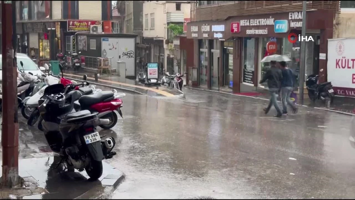 Kilis'te Sağanak Yağış Hayatı Olumsuz Etkiledi