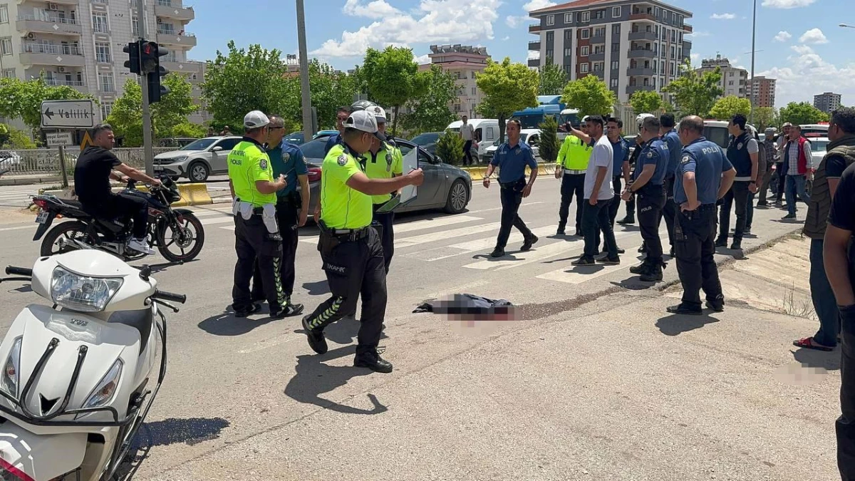Kilis'te Tırın Motosiklete Çarpması Sonucu Baba Hayatını Kaybetti, Çocuk Ağır Yaralandı