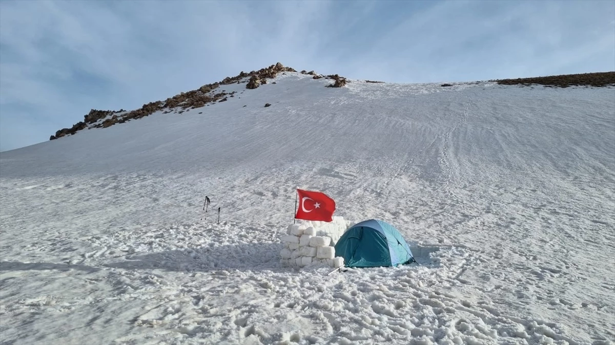 Kırşehirli Dağcılar Hasan Dağı'na Tırmandı