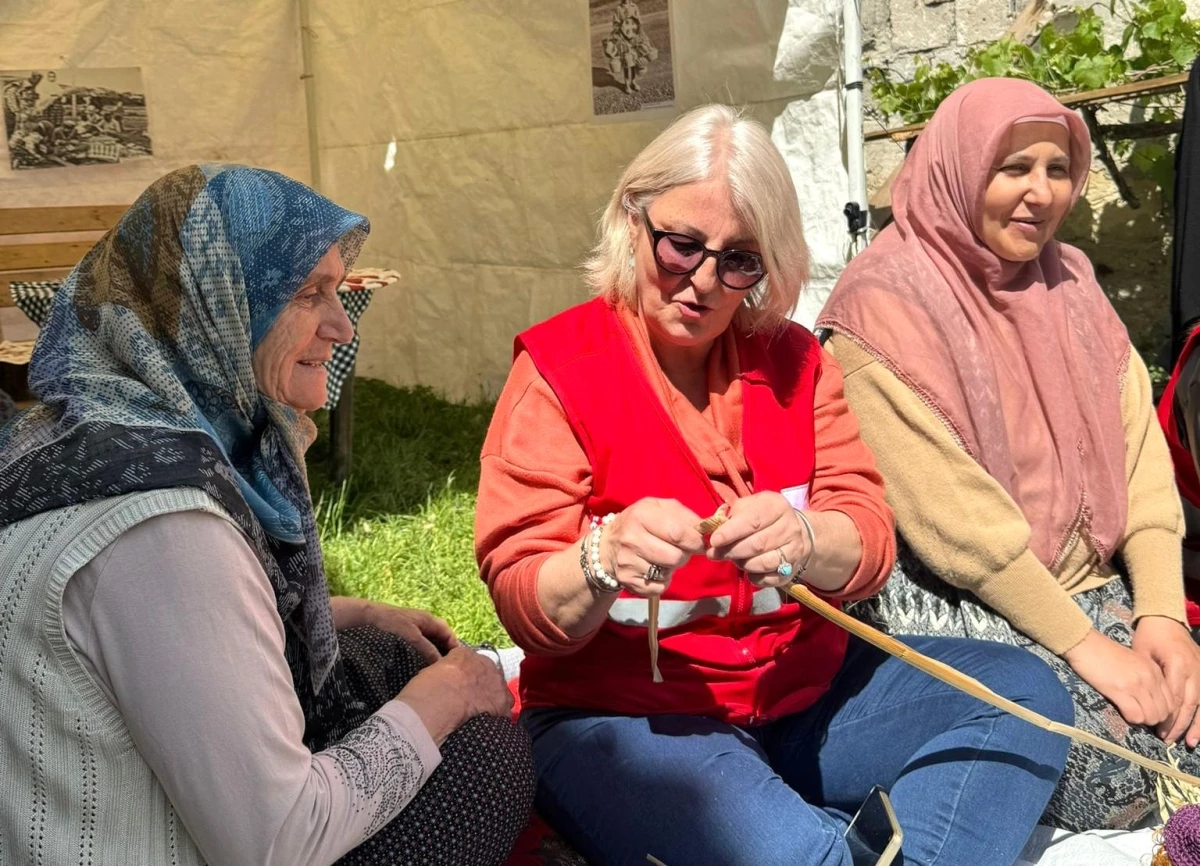 Türk Kızılay Bolu Kadın Gönüllüleri Anneler Günü’nü Kutladı