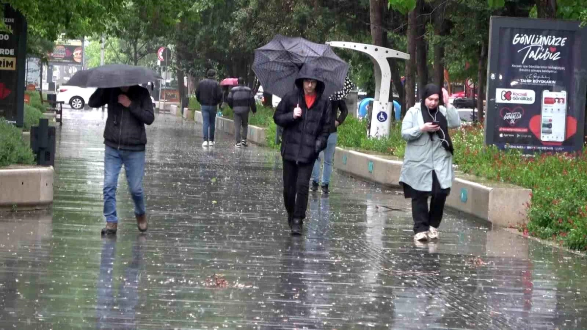 Kocaeli’de Şiddetli Rüzgar ve Yağış Trafik Felç Etti