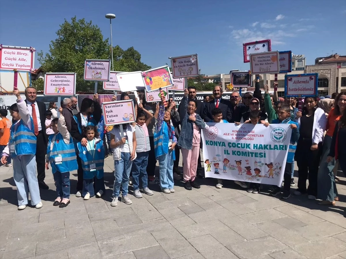 Konya'da Aile Haftası etkinlikleri kapsamında yürüyüş gerçekleştirildi