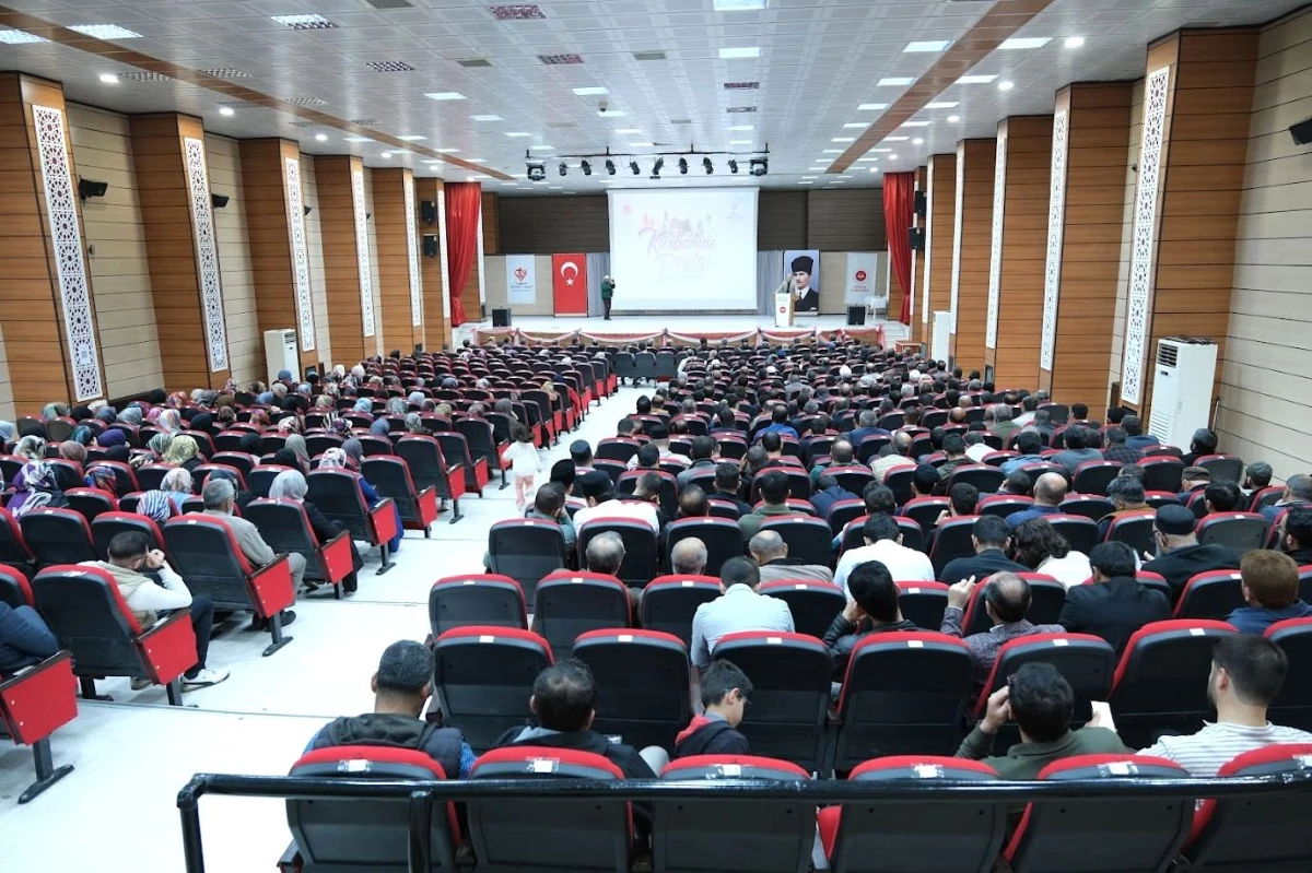 Erzincan’da Vekaletle Kurban Organizasyonu ve Yaz Kur’an Kursları Tanıtım Toplantısı Düzenlendi