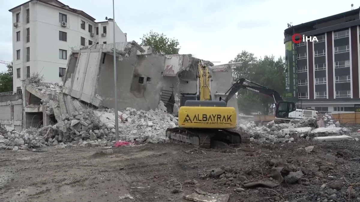Malatya'da yıkımlar ve inşa çalışmaları sürüyor