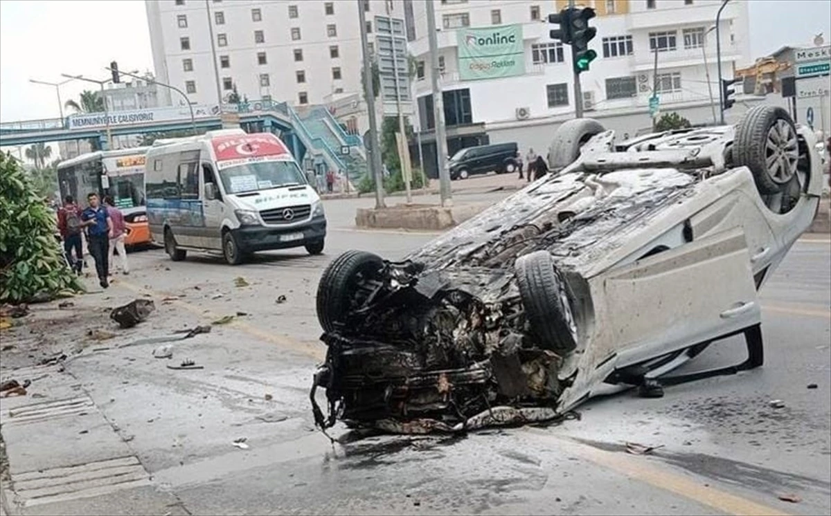 Mersin’de kaldırıma çıkan otomobilin sürücüsü gözaltına alındı