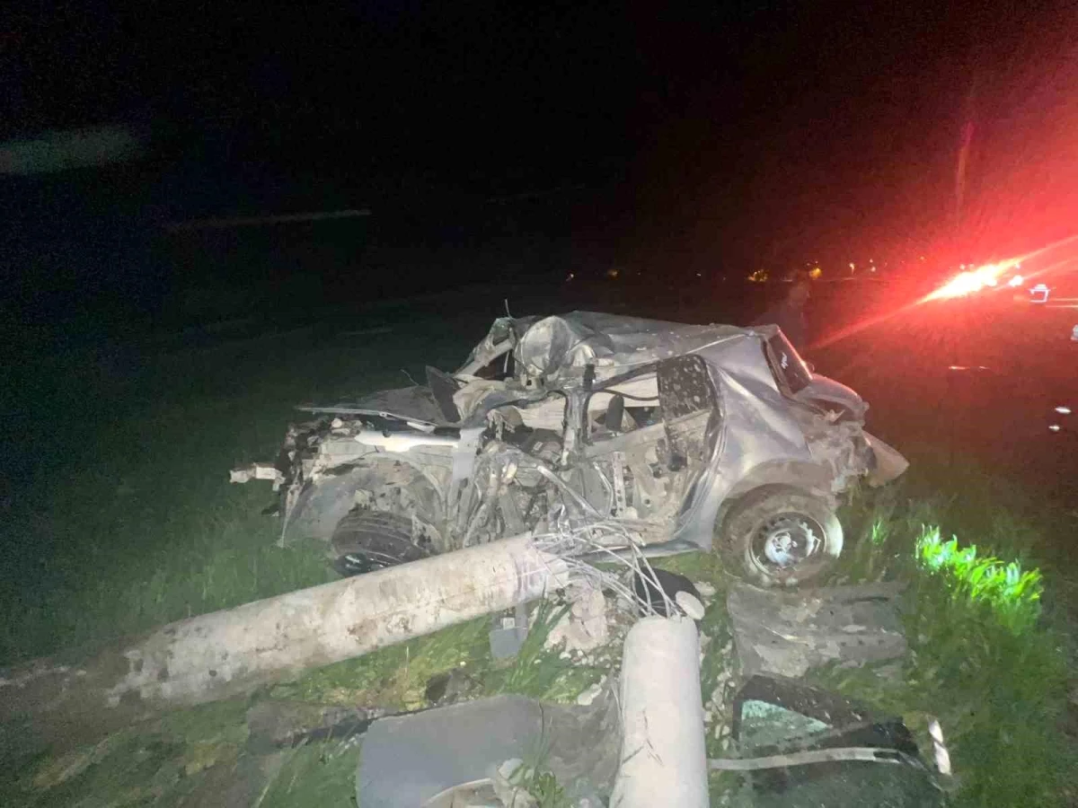 Muş’ta Otomobil Elektrik Direğine Çarptı: Sürücü Hayatını Kaybetti