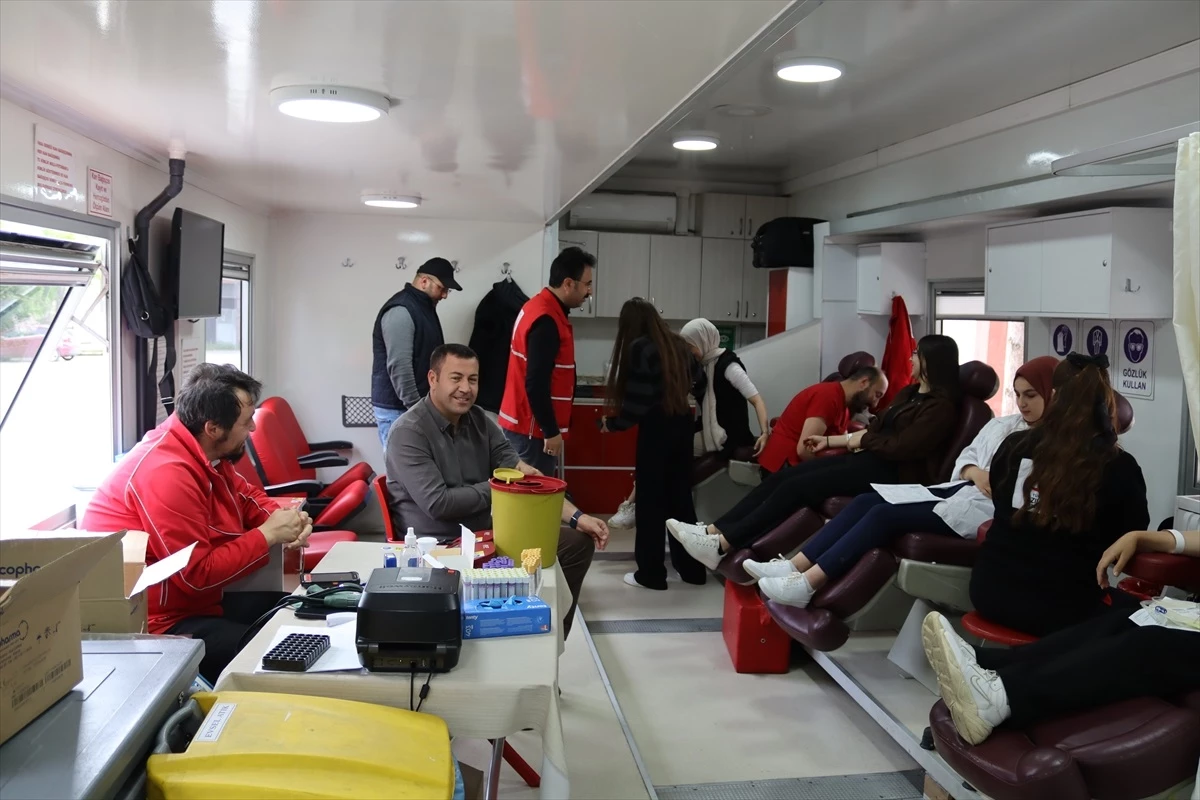 Erzurum’da Atatürk Üniversitesi Narman Meslek Yüksekokulu Öğrencileri Kızılay’a Kan Bağışında Bulundu