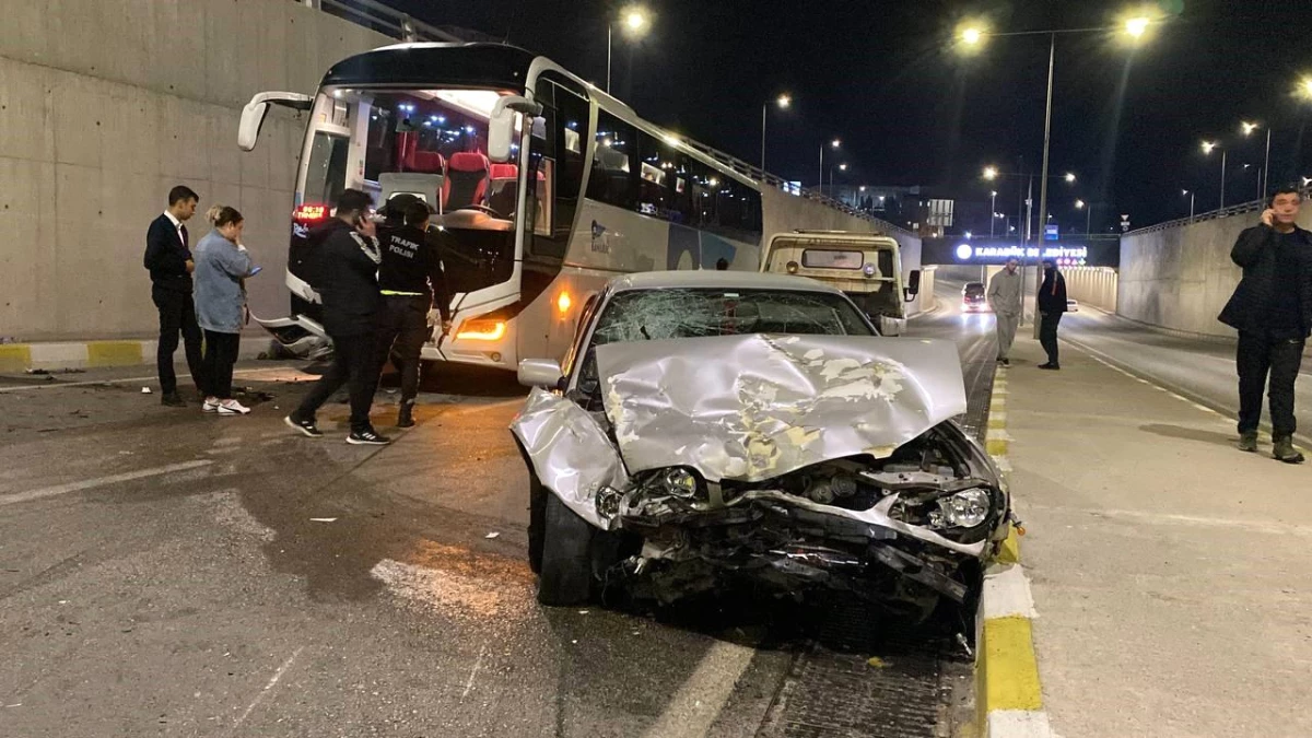 Karabük'te Otomobil ile Otobüs Çarpıştı: 2 Yaralı