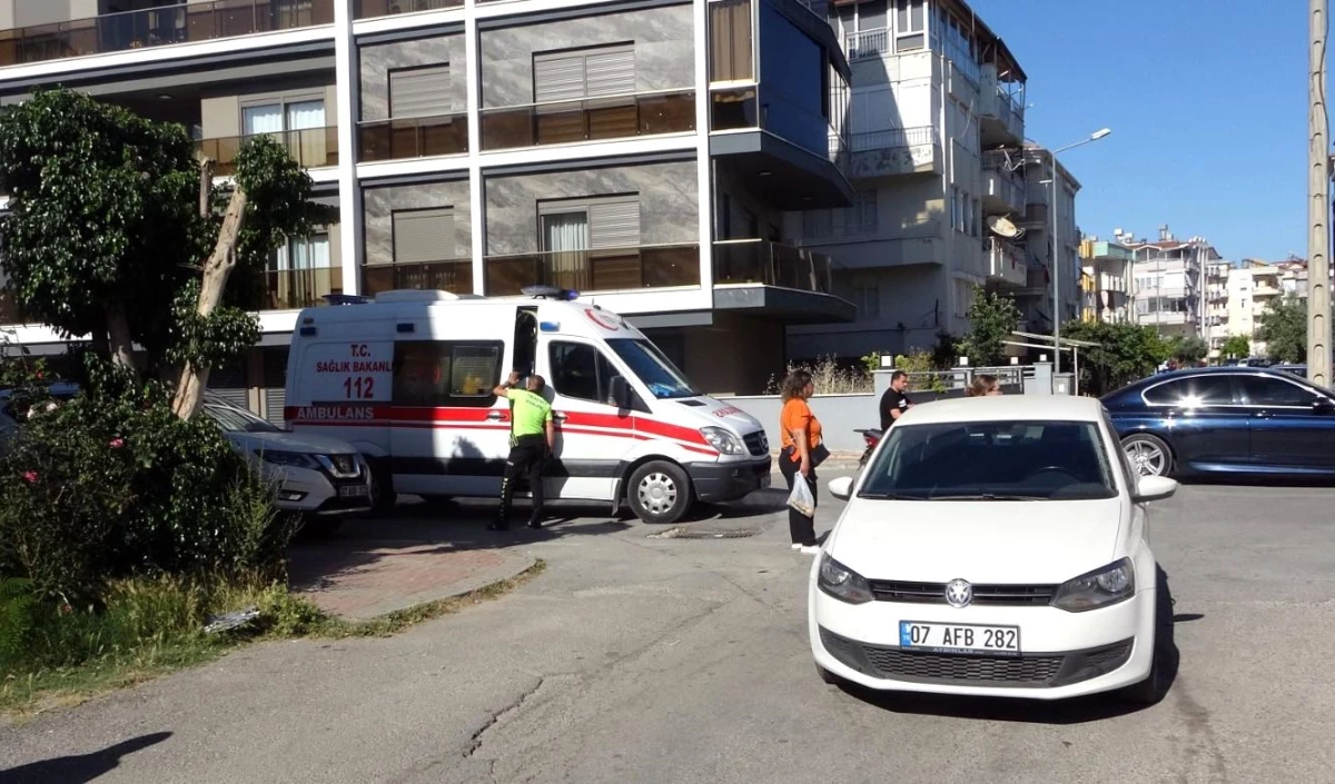 Antalya'da otomobile çarpan motosiklet sürücüsü yaralandı