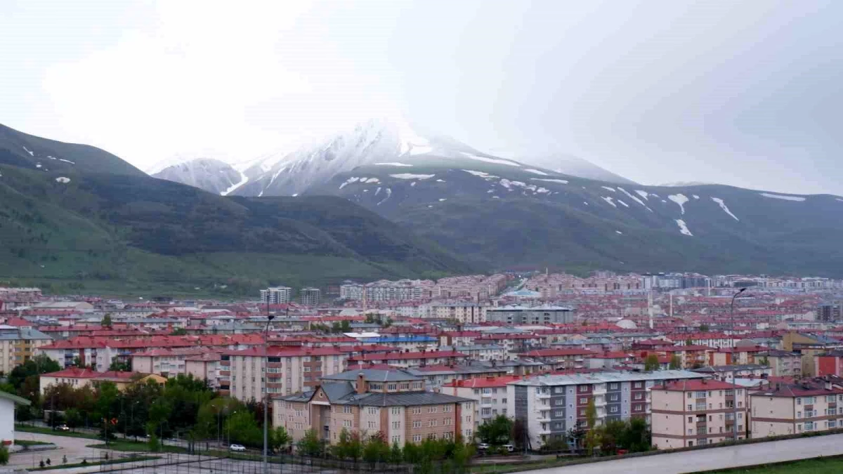 Erzurum’da Palandöken Dağı’nın yüksek kesimleri beyaza büründü
