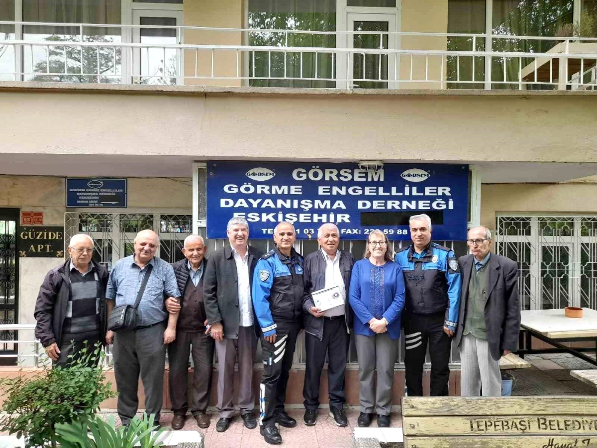 Eskişehir’de Polis Ekipleri Engellilere Ziyaretlerde Bulundu