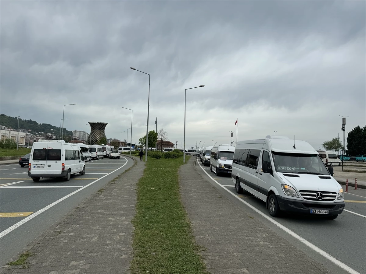 Rize-Trabzon Minibüs Şoförleri Kontak Kapattı
