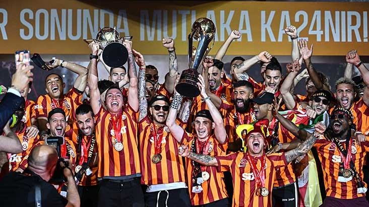 Şampiyon Galatasaray, 2 kupa birden kaldırdı