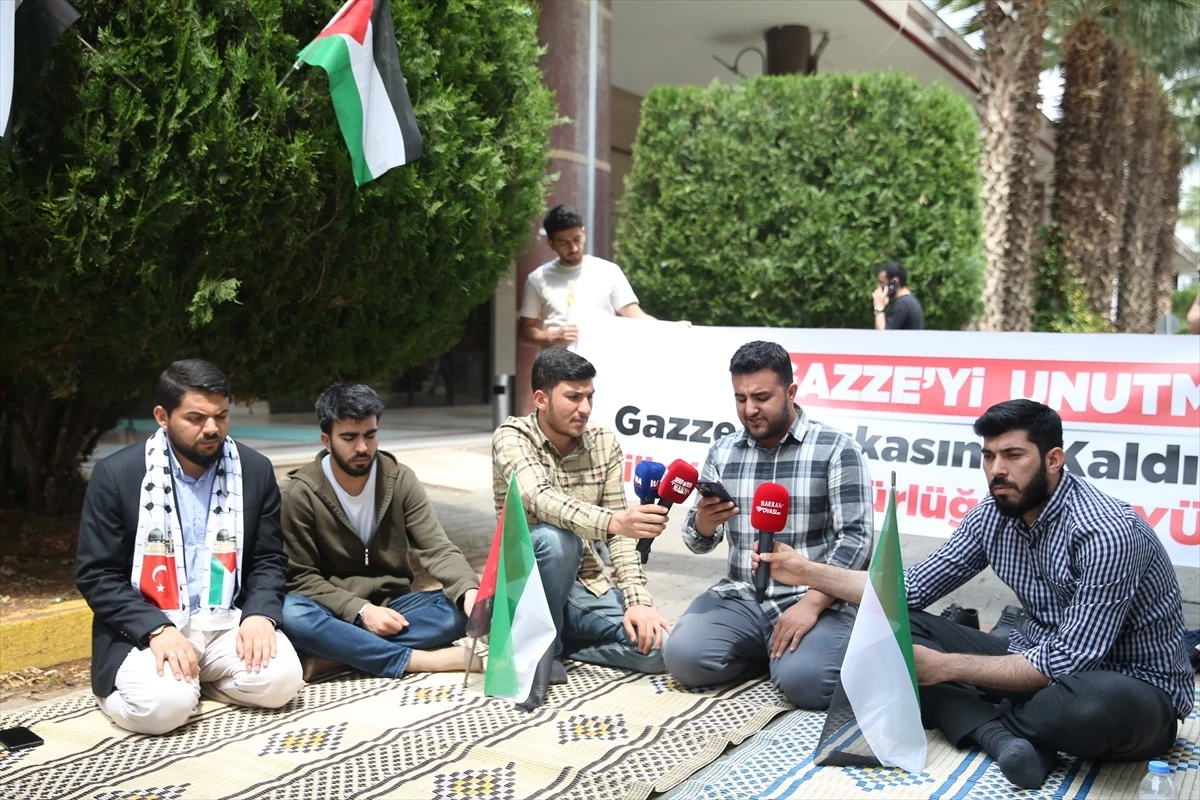 Şanlıurfa’da Harran Üniversitesi Öğrencileri Filistin’e Destek İçin Oturma Eylemi Başlattı