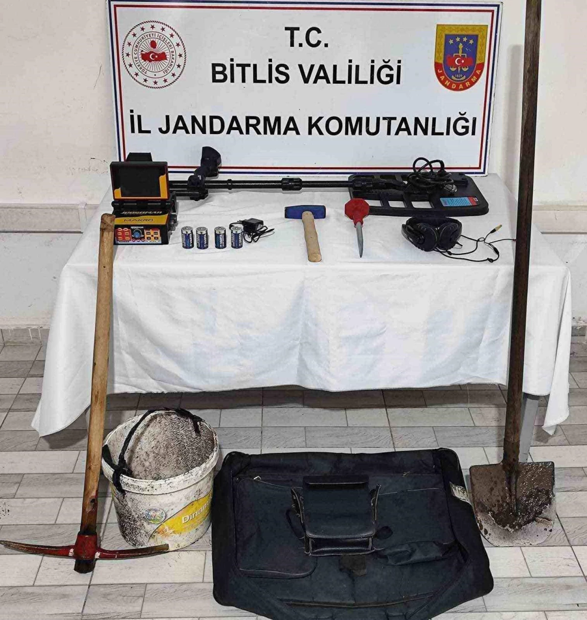 Bitlis’te define arayan 3 kişi fotokapana yakalandı