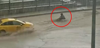 Amasya’da sele kapılan kadını taksici kurtardı