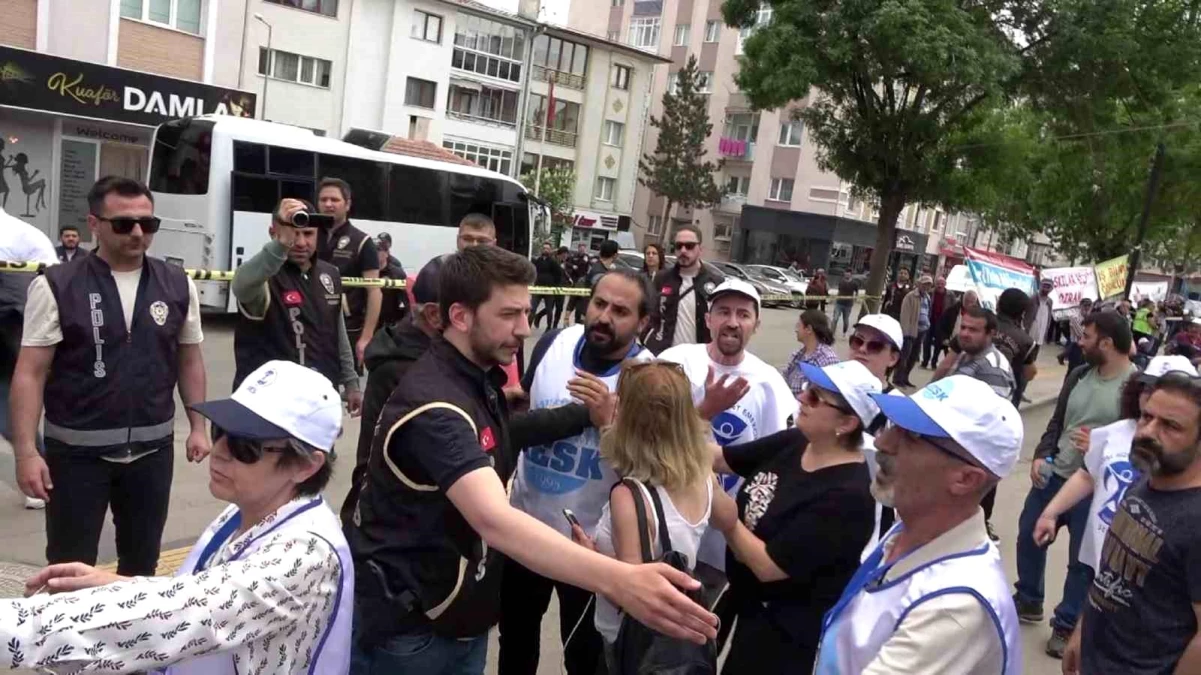 Sivas'ta 1 Mayıs kutlamalarında gazetecilere saldırı