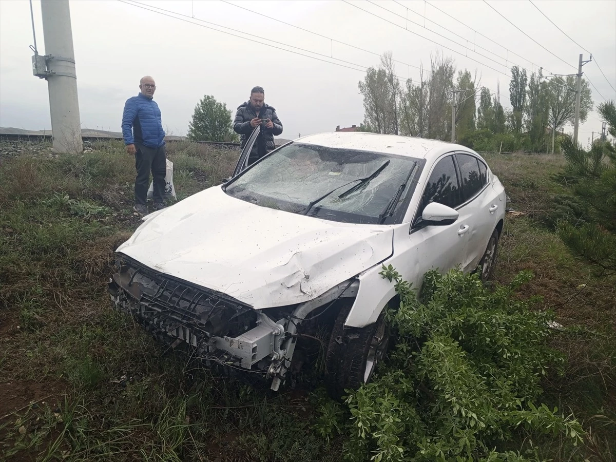 Sivas'ın Şarkışla ve Gürün ilçelerinde trafik kazaları: 9 yaralı