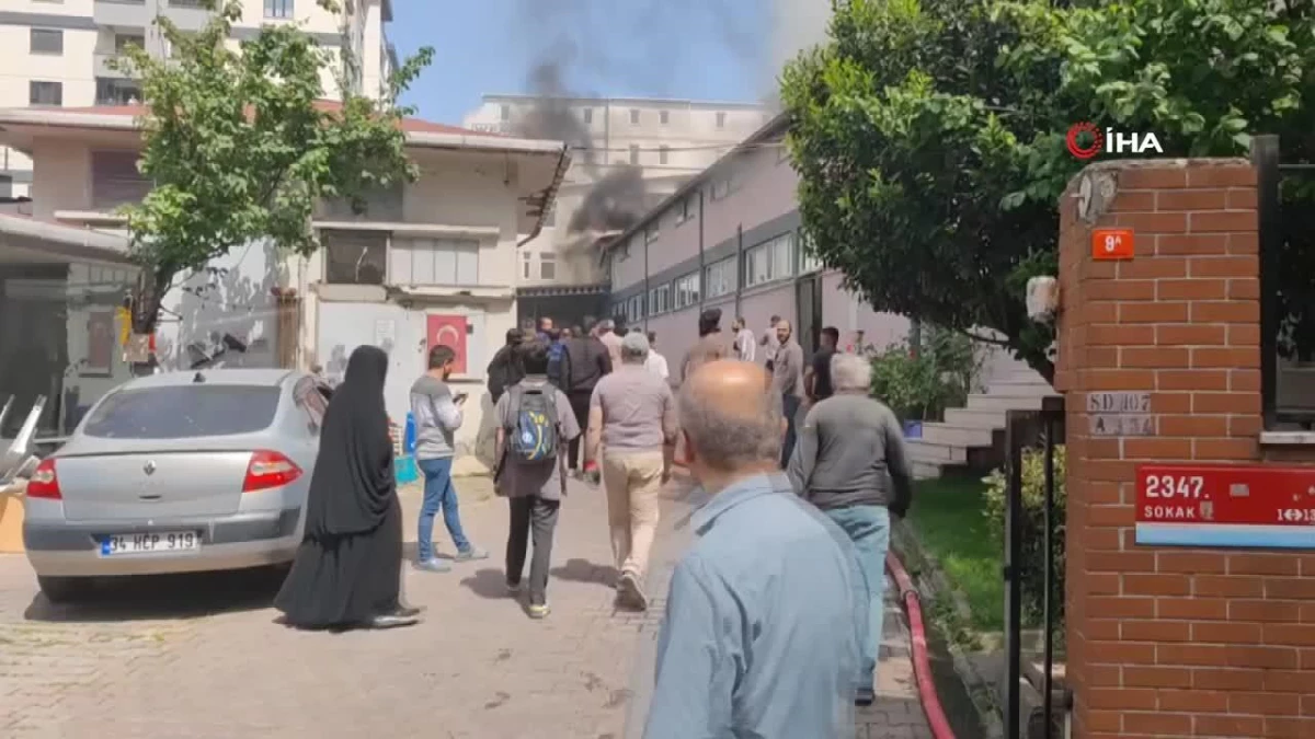 Sultangazi'de ayakkabı imalathanesinin deposunda yangın çıktı