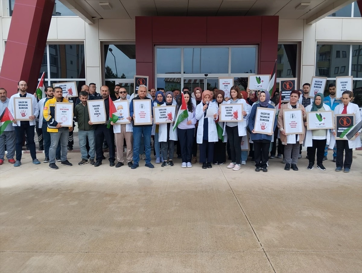 Sivas’ta Sağlık Çalışanları İsrail’i Protesto Etti