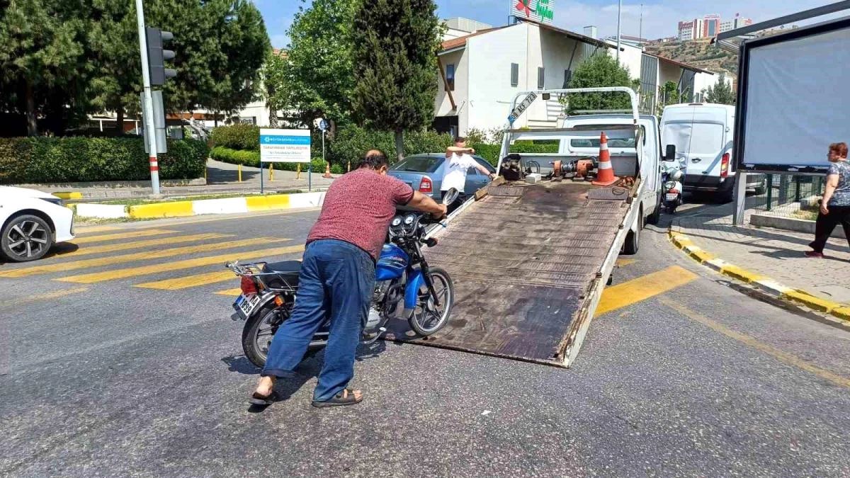 Aydın'da kırmızı ışıkta duran araca arkadan çarpan motosiklet sürücüsü yaralandı