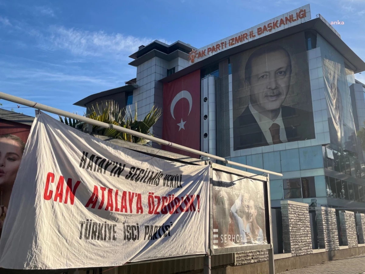 Tip İzmir Örgütü, AKP İl Binasının Önüne "Can Atalay" Pankartı Astı