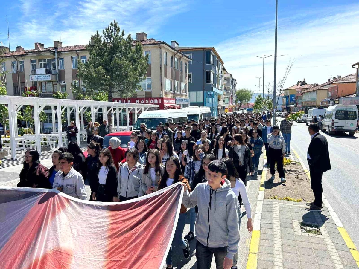 Tomarza’da Gençlik Yürüyüşü düzenlendi