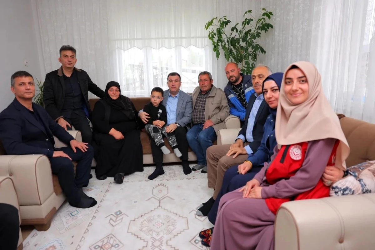 Bayburt Valisi Mustafa Eldivan, Anneler Gününde şehit annelerini ziyaret etti