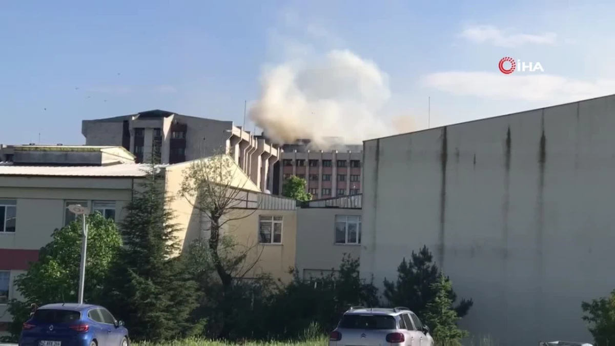 Vali Sezer'den hastanedeki yangına ilişkin açıklama: 'Büyük oranda kontrol sağlanmış durumda'