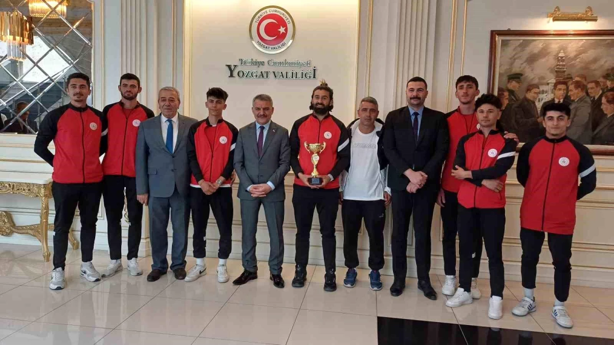 Yozgat Valisi Mehmet Ali Özkan, Kredi ve Yurtlar Spor Olimpiyatları'nda Bölge Birincilerini Kabul Etti